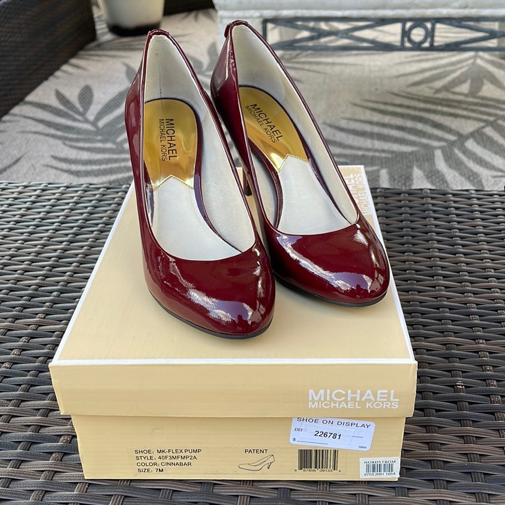 Michael Kors MK flex pump size 7
